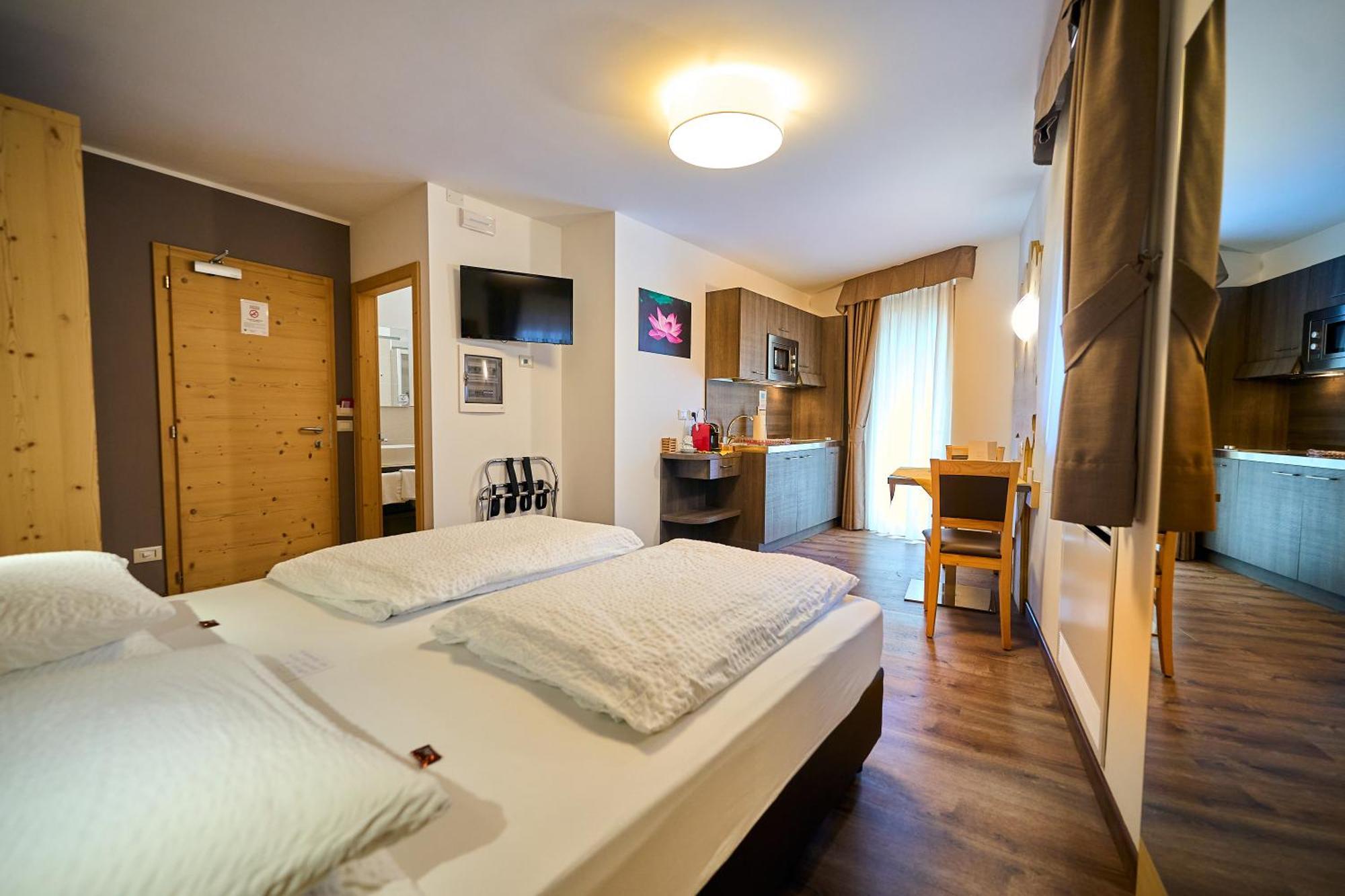 DolceVita Ambiez B&B San Lorenzo Dorsino Exterior foto
